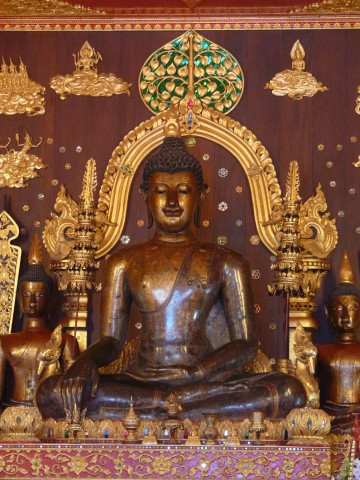 bronze sitting Buddha